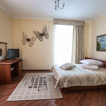 Karpaty Hotel Khust Eksteriør billede